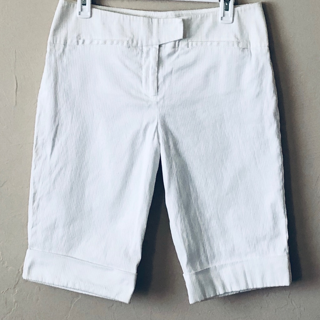 New White Cuffed Bermuda